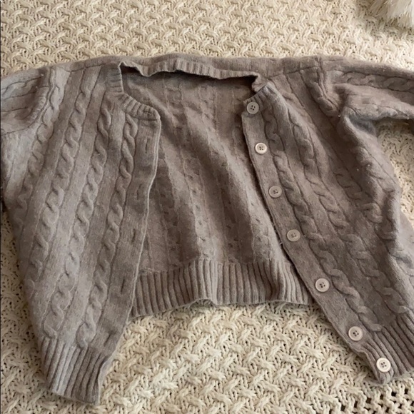 Brandy Melville sweater - Picture 1 of 4